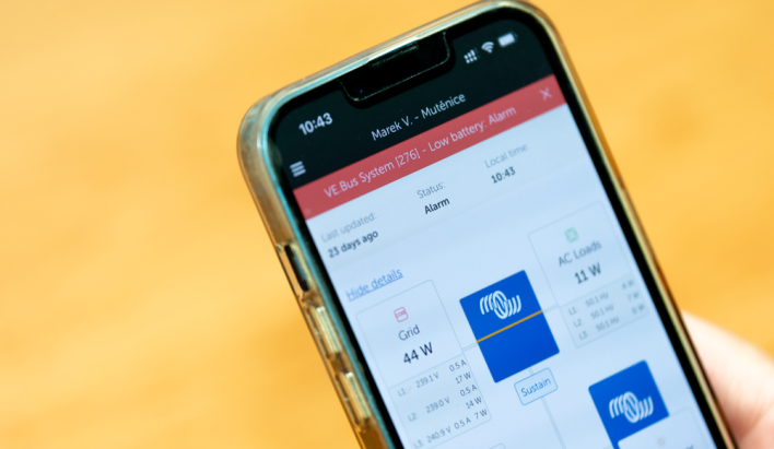 Alarm v&nbsp;aplikaci VRM od&nbsp;Victron Energy