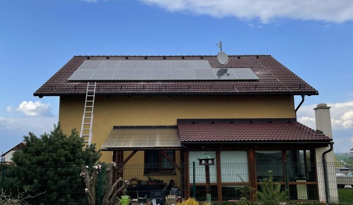 Realizace fotovoltaiky: RD Žernov 