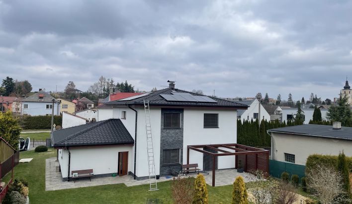 Realizace fotovoltaiky: RD Píšť