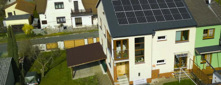 Od 1. 7. 2025 potřebujete pro fotovoltaiku výrobní EAN a zařídit převzetí odpovědnosti za odchylku